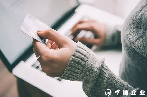 為什么香港銀行開戶時附帶金融產(chǎn)品？